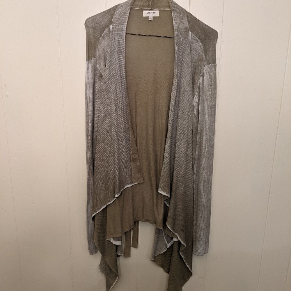UMGEE cardigan size medium  